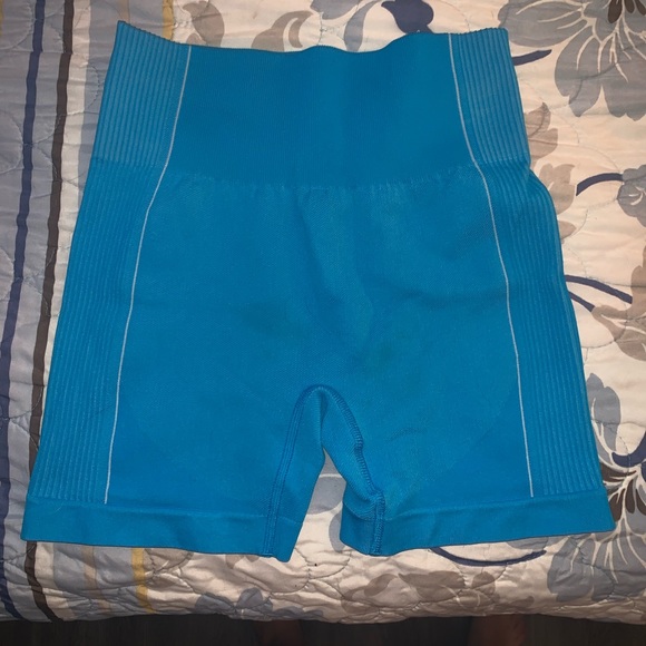 Gym shark ultra seamless blue shorts - Picture 2 of 3